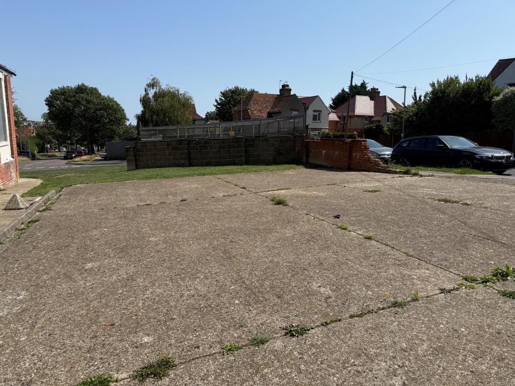 Lot: 100 - FORMER SALVATION ARMY CITADEL AND ADJOINING LAND WITH POTENTIAL - Paved parking area accessed from Central Avenue